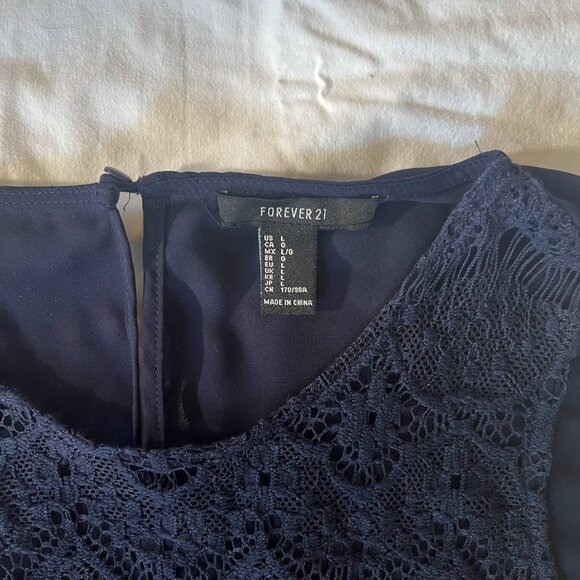 Forever 21 Lace Tank with Keyhole Detail - Picture 3 of 4